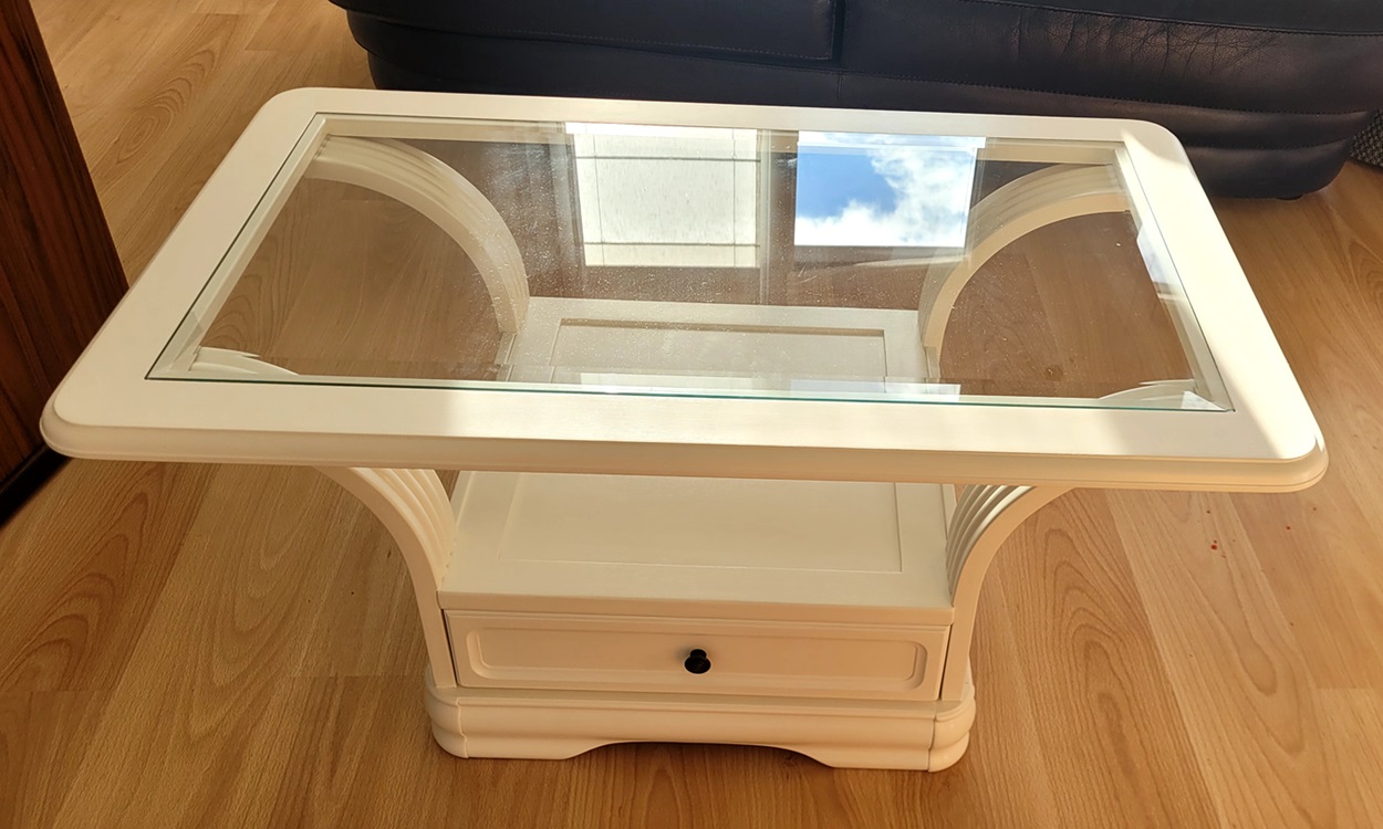 Table Basse rénovée finition brillant